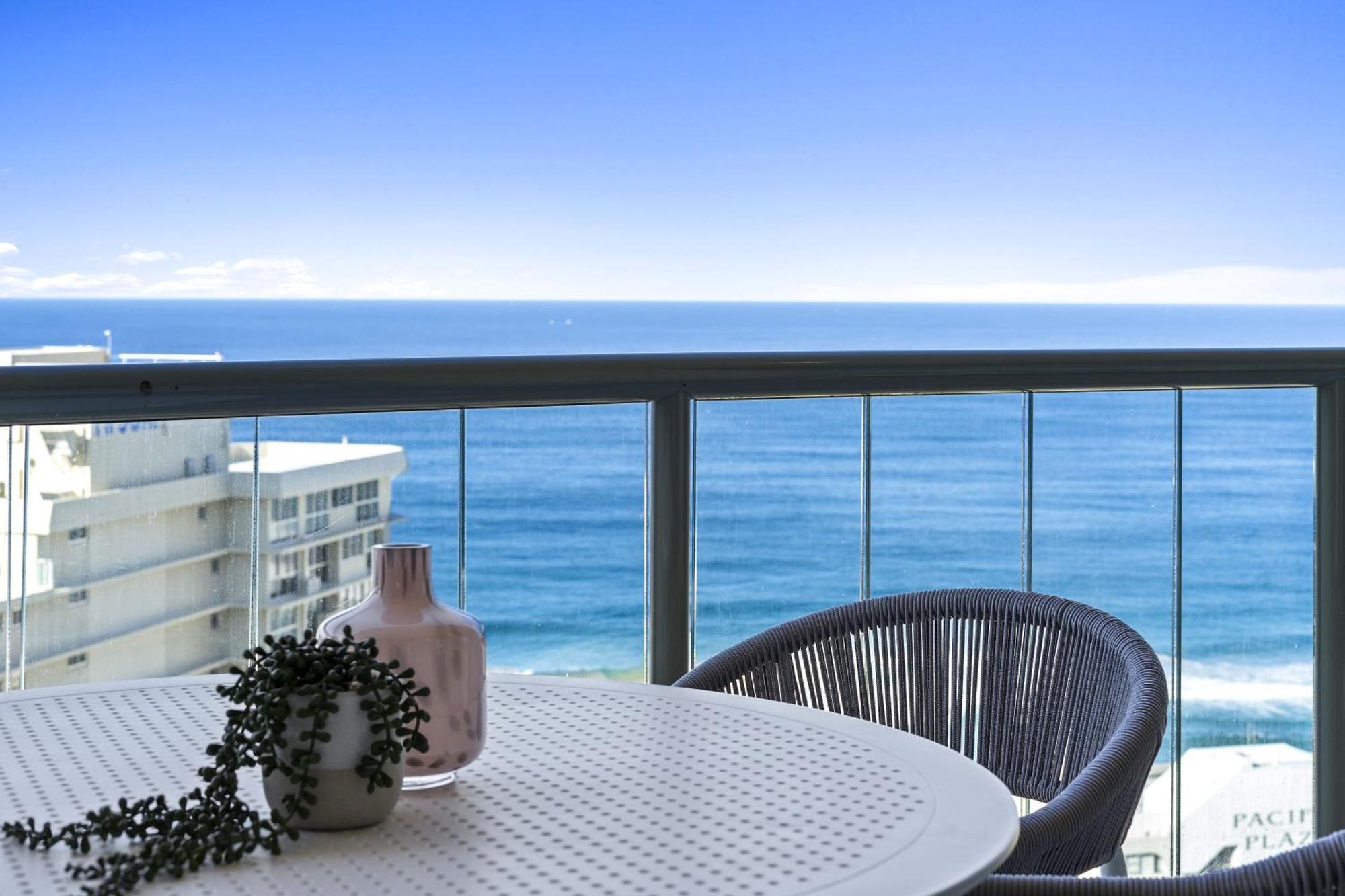 Sun City, 4 Bedroom Ocean View Family - Kids Free Apartment Gold Coast